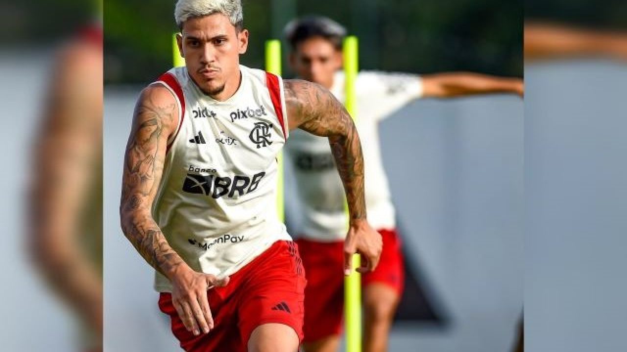 Pedro treina com elenco do Flamengo e pode ser novidade contra o Vasco