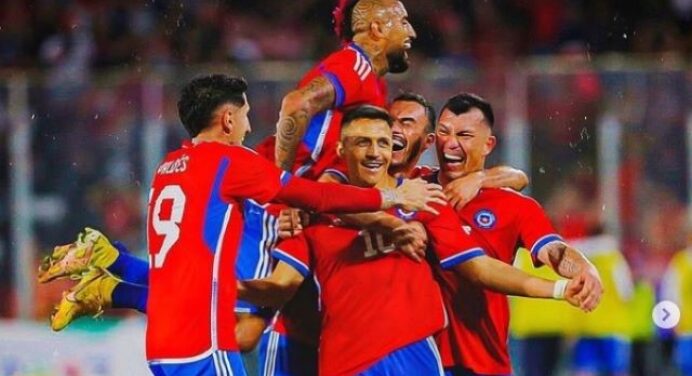 Vidal desembarca no Rio de Janeiro após amistoso no Chile e volta foco ao Flamengo