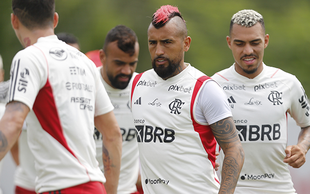 Enquanto tem Varela e Wesley, o motivo que faz o Flamengo sentir falta de  Rodinei