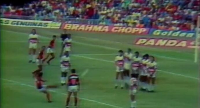Adversário do Flamengo em 1987 revela história cômica no gol de falta mais bonito de Zico