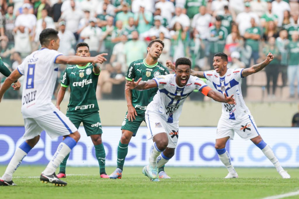 Cria do Flamengo, Bruno Mezenga destrói Palmeiras na final do Paulistão e garante vitória do Água Santa