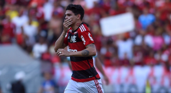 Festa na favela! Flamengo vence o Coritiba com atuação segura e show na arquibancada