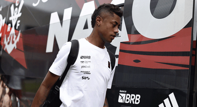 Flamengo é recebido com festa e gritos de “volta, Mister” em Maringá