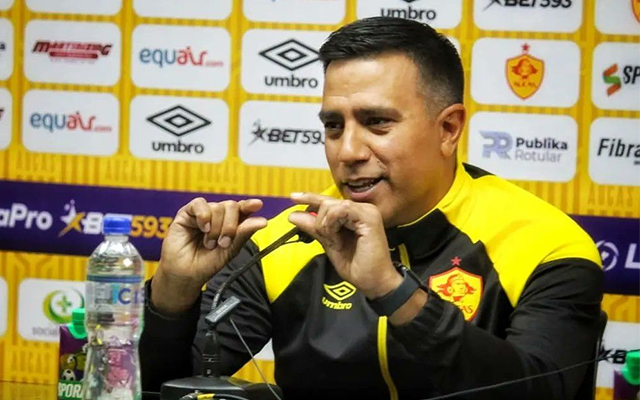 Técnico do Aucas não se intimida com o Flamengo e avisa: “Vamos atacá-los”