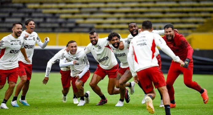 Vítor Pereira deixa ‘medalhões’ no banco para final do Carioca contra Fluminense; veja provável escalação