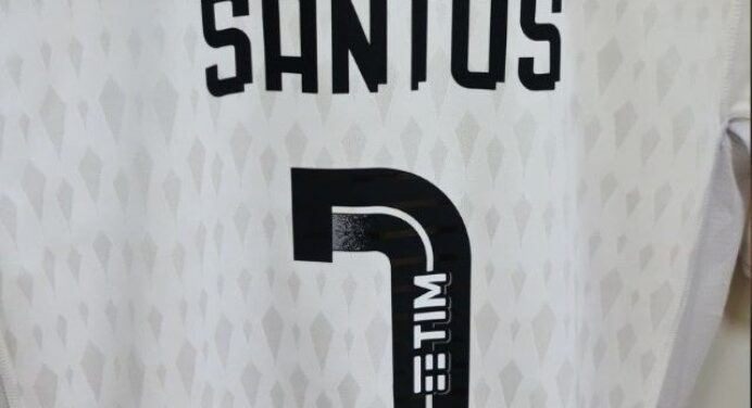 Flamengo estreia novo uniforme de goleiro na partida contra o Maringá, pela Copa do Brasil