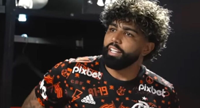 Bastidores: Gabigol exerce papel de liderança e incentiva Flamengo antes de jogo contra o Fluminense