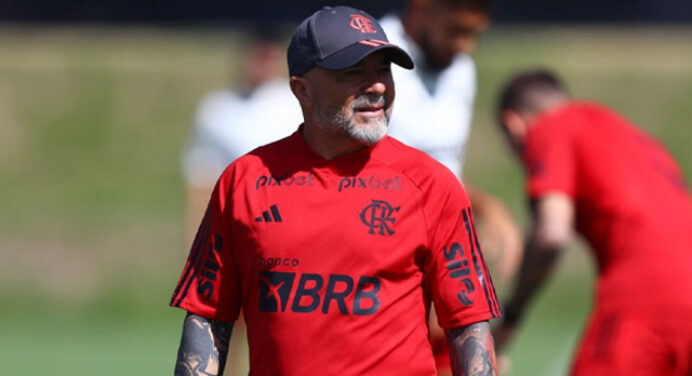 Sampaoli muda rotina de viagem adotada por Vítor Pereira no Flamengo antes de jogo na Argentina