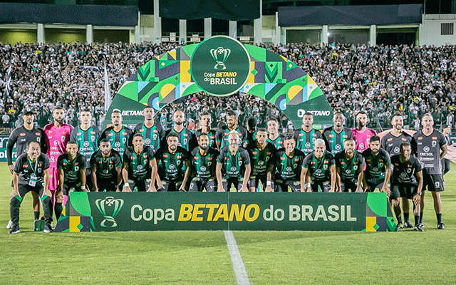 Chutando A Bola Novo Basquete Brasil GIF - Chutando A Bola Novo