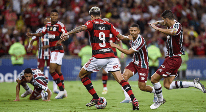 Botou na roda: Flamengo trocou passes por mais de 1 minuto antes de gol contra o Fluminense