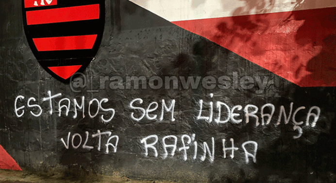 Muro da Gávea amanhece vandalizado em protesto contra diretoria e elenco do Flamengo