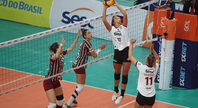 Absurdo! Torcedores do Fluminense chamam Flamengo de “clube assassino” em jogo da Superliga