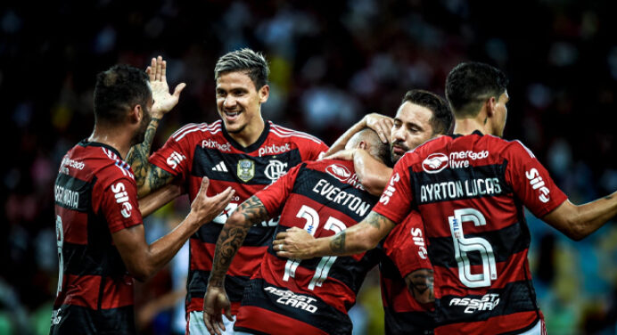 Narrador ‘dá o braço a torcer’ após goleada do Flamengo de Sampaoli