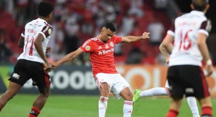 “Eu odeio o Flamengo”: meia ex-Internacional revela motivação especial quando enfrenta o Rubro-Negro