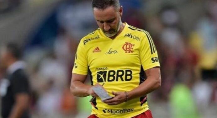 Anti-X9: Vítor Pereira adota estratégia de não divulgar lista de relacionados do Flamengo