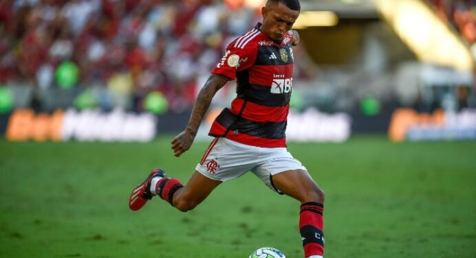 Ídolo do Flamengo rasga elogios para Wesley: “Tem que ser titular”