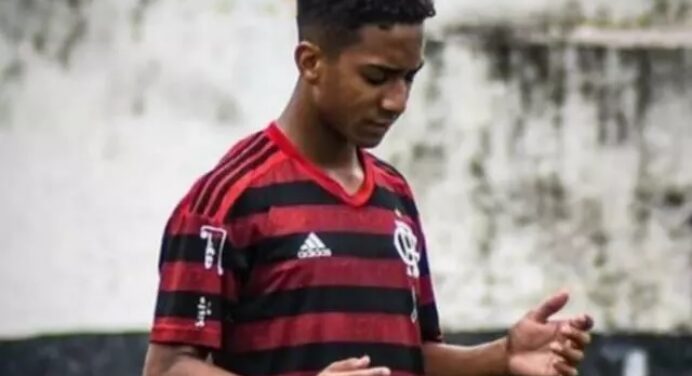 Flamengo ‘deixa de ganhar’ R$ 46 milhões com 3 jogadores dispensados