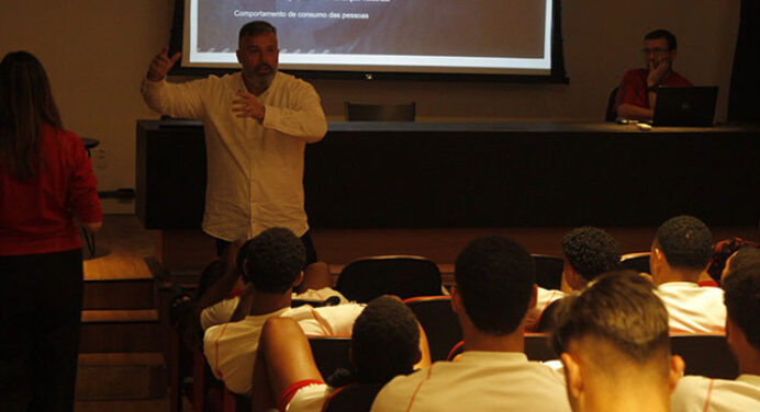 Flamengo promove palestra sobre apostas e manipulação de resultados para times da base