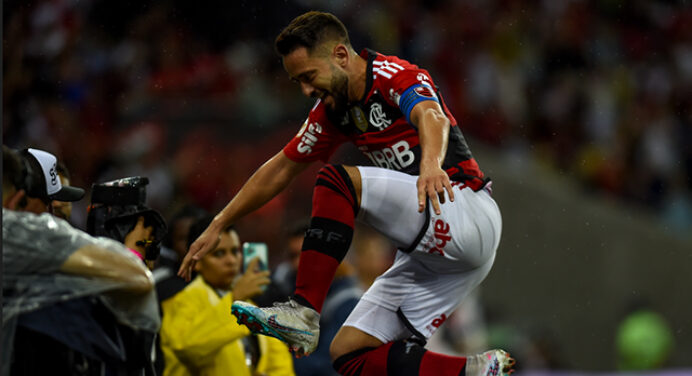Golaço de Everton Ribeiro contra o Goiás é eleito o mais bonito da 5ª rodada do Brasileirão