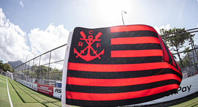 Torcedores promovem ação em homenagem a ex-remador e ativista do Flamengo