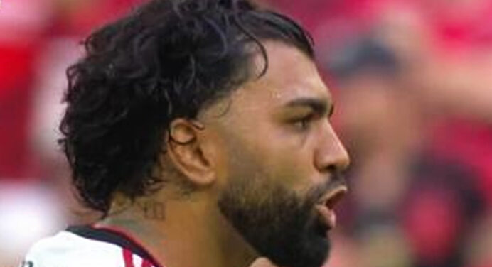 Gabigol recebe cartões apenas por “questão disciplinar” e lidera ranking de amarelados do Flamengo em 2023