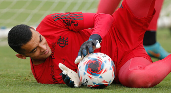 Fortaleza tenta contratação de Santos, goleiro do Flamengo