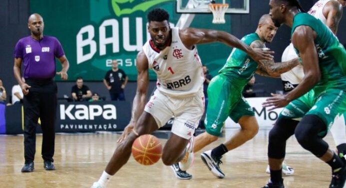 Flamengo perde para Bauru e decidirá em casa vaga na semifinal do NBB