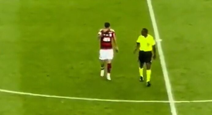 Mais um: Léo Pereira sai com suspeita de lesão e pode desfalcar contra o Fluminense
