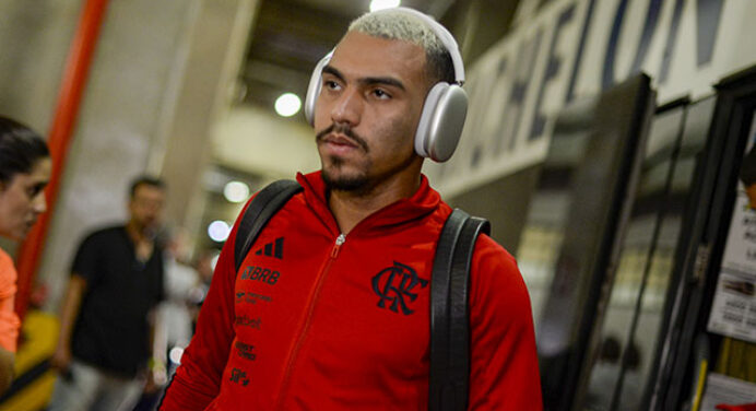 Flamengo define data de retorno de Matheuzinho aos gramados