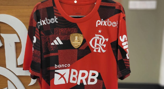 Nova camisa pré-jogo do Flamengo tem homenagem à Adidas; veja detalhes