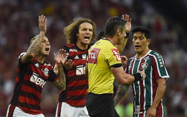 CBF define árbitro para Flamengo x Athletico, jogo de ida das quartas de  final da Copa do Brasil