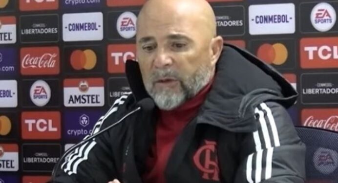 Com problemas físicos e desafios, Sampaoli ultrapassa 1 mês de trabalho no Flamengo