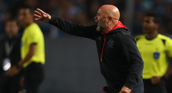 Sampaoli explica entrada de Arrascaeta contra o Racing após período de lesão: “É um jogador diferente”