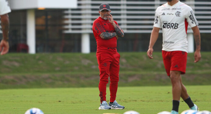 “Odeio planejamento, futebol não se estuda”: livro de Sampaoli ‘explica’ escolhas do técnico no Fla