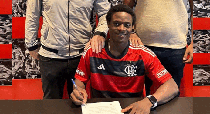 Promessa do futebol nigeriano assina contrato com Flamengo