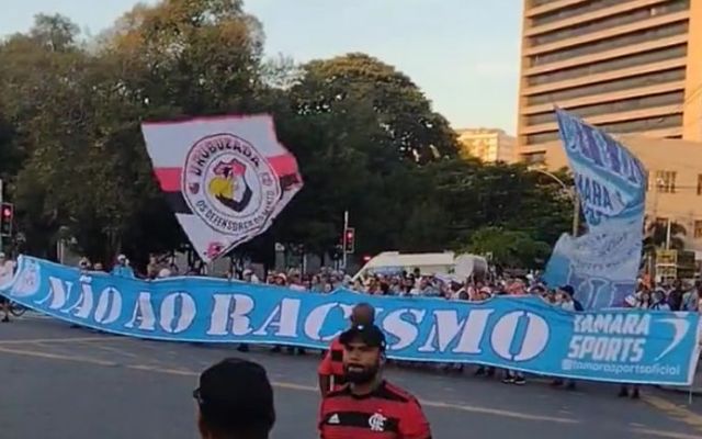 Bola Do Jogo – Br 2023 – Flamengo 1 X 1 Cruzeiro – Com Racismo Nao Tem Jogo  – Autografada Pelo Elenco Do Flamengo – Play For a Cause