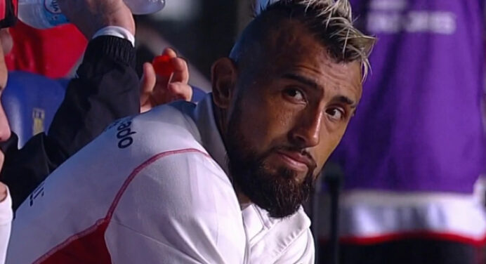 Colo-Colo faz planos para contratar Vidal caso avance na Libertadores