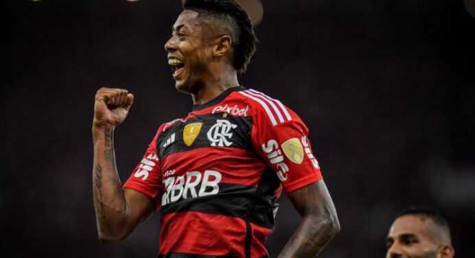 Com show de Bruno Henrique, Flamengo atropela Aucas e garante classificação às oitavas da Libertadores