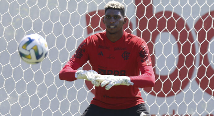 Flamengo recusa oferta por Hugo Souza e faz contraproposta a clube português