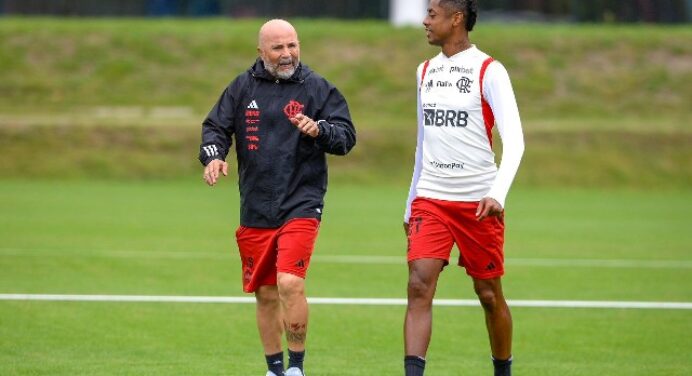 Bruno Henrique abre o jogo sobre comportamento de Sampaoli no Flamengo