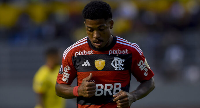 Marinho espera ser reintegrado ao elenco do Flamengo após bateria de exames