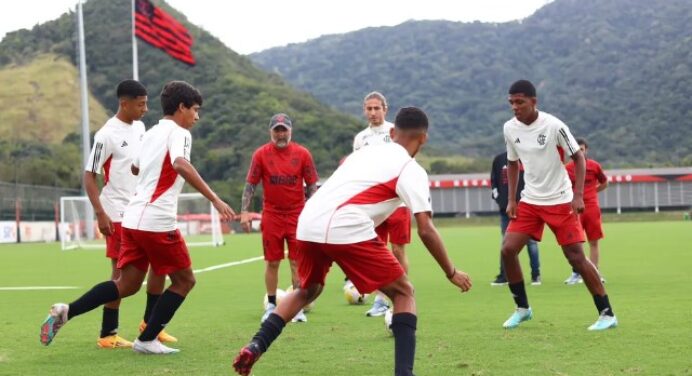 Sampaoli convida técnicos da base para treinos e tenta alinhar trabalho em conjunto no Fla
