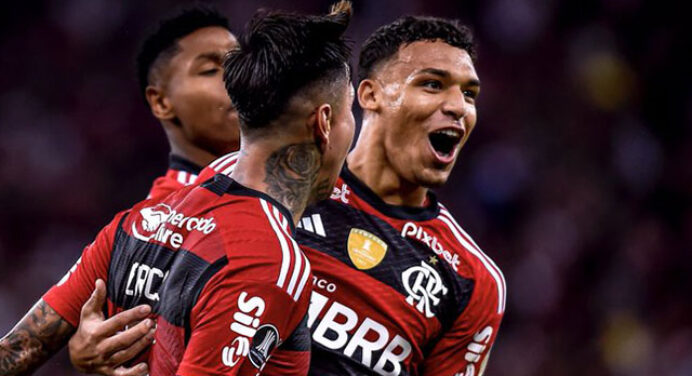 Victor Hugo salva Flamengo no fim e leva torcida à loucura; veja reações