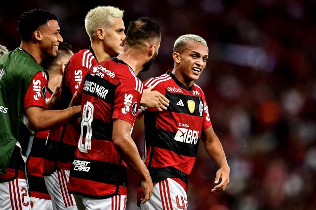 Lateral do Flamengo, Wesley pode deixar o clube para jogar na Europa