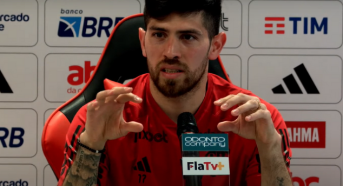 Rossi revela experiência com saída de bola com os pés e elogia estilo de Sampaoli: “Gosto da ideia de jogo”