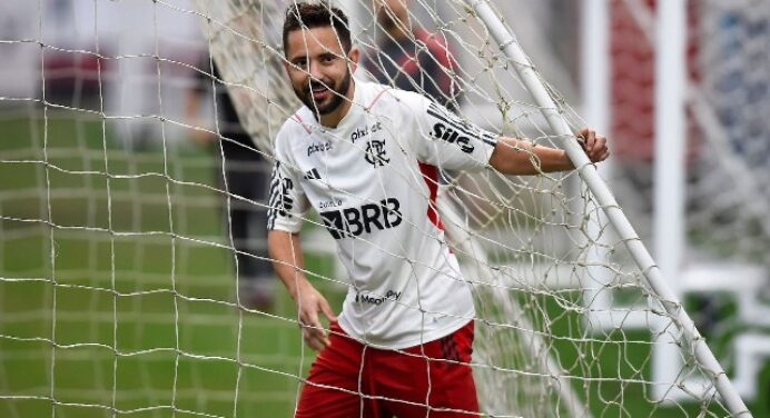 Everton Ribeiro se recupera de gastroenterite e participa de treino do Flamengo nesta terça