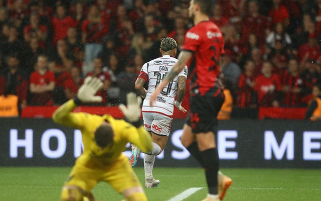 PR - CURITIBA - 07/12/2023 - COPA DO BRASIL 2023, ATHLETICO-PR X FLAMENGO -  Flamengo player Gabi celebrates his goal during a match against  Athletico-PR at the Arena da Baixada stadium for