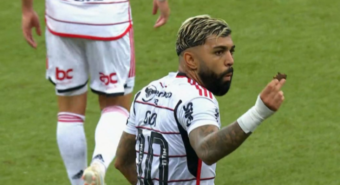 Vídeo flagra gritos racistas para jogador do Flamengo na Arena da Baixada: “Macaco”