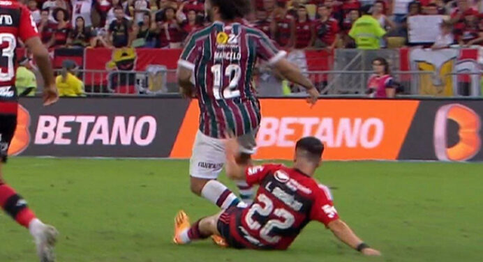 Luiz Araújo recebe cartão vermelho e está suspenso para próximo jogo do Flamengo