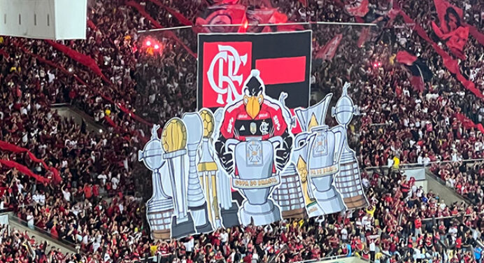 Torcedores do Flamengo reclamam de fila na compra de ingressos para final da Copa do Brasil, contra o São Paulo